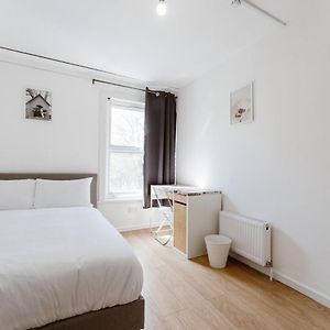 Mile End Double Rooms 27 Guest House